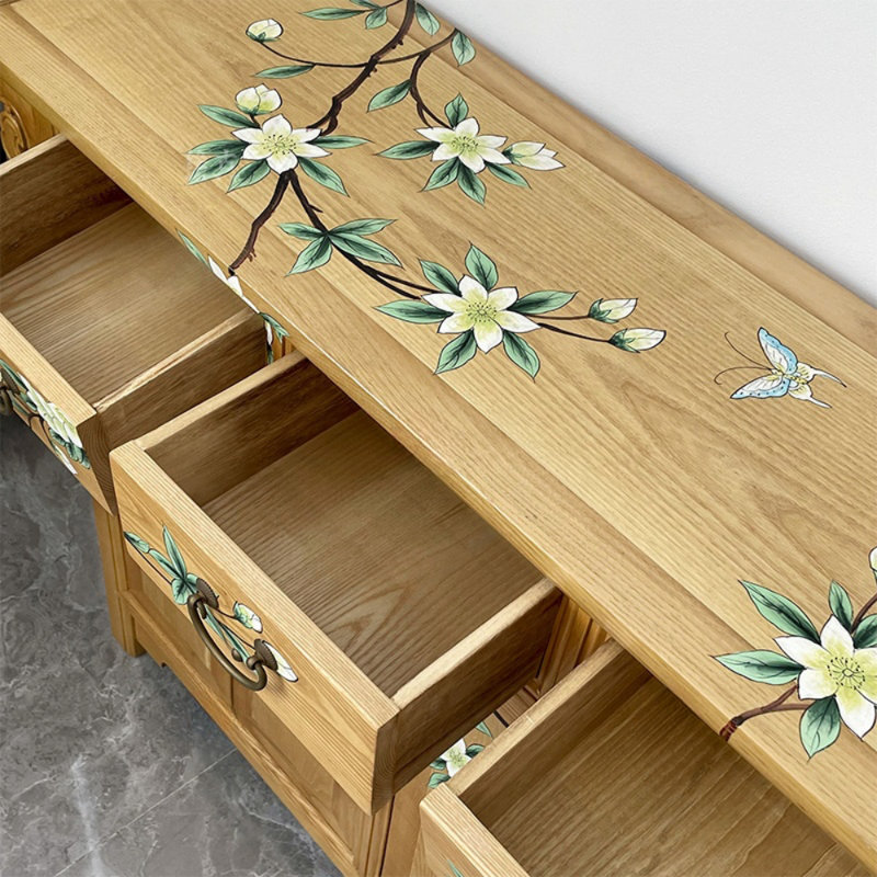 Armoire décorative peinte dans le salon
