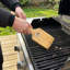 Grattoir à gril avec ouvre-bière