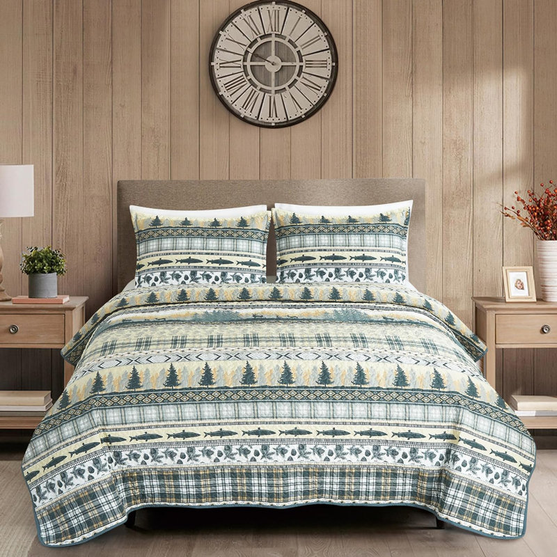 Lake Lightweight Printed Pine Tree Fish Deer Lodge Quilt Set, King Quilt + 2 Standard Shams