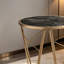 Table d'appoint ronde minimaliste et moderne, plateau en faux marbre noir et piètement conique en métal doré champagne