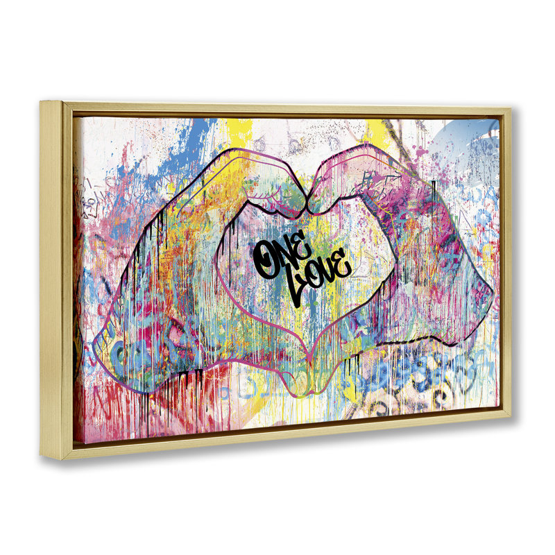 Toile «Urban One Love Heart» par Porter Hastings, Cadre flottant métallique doré, H 17 po x l 25 po