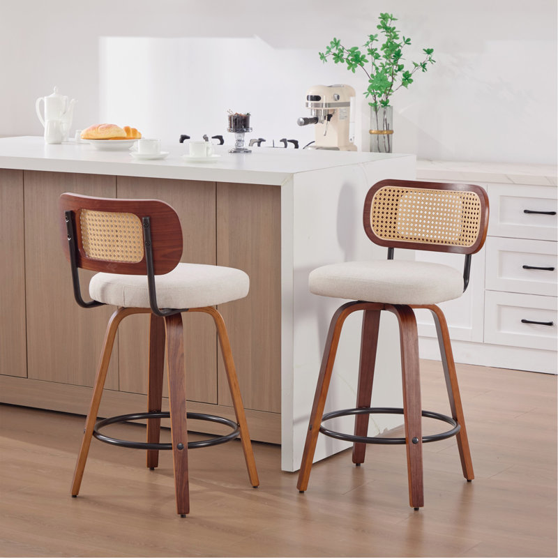 Ensemble de 2 tabourets de bar à hauteur de comptoir de 26 pouces - noir noyer, dossier en rotin de canne, siège rembourré en lin beige, conception pivotante pour îlot de cuisine / bar / comptoir