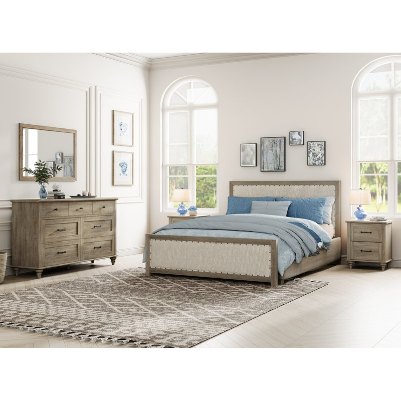 Ensemble de chambre Scarlett 3 pièces - Comprend une commode à 7 tiroirs, un ensemble de 2 tables de chevet avec station de recharge et tiroirs, et un ensemble commode et tables de chevet 3 pièces.