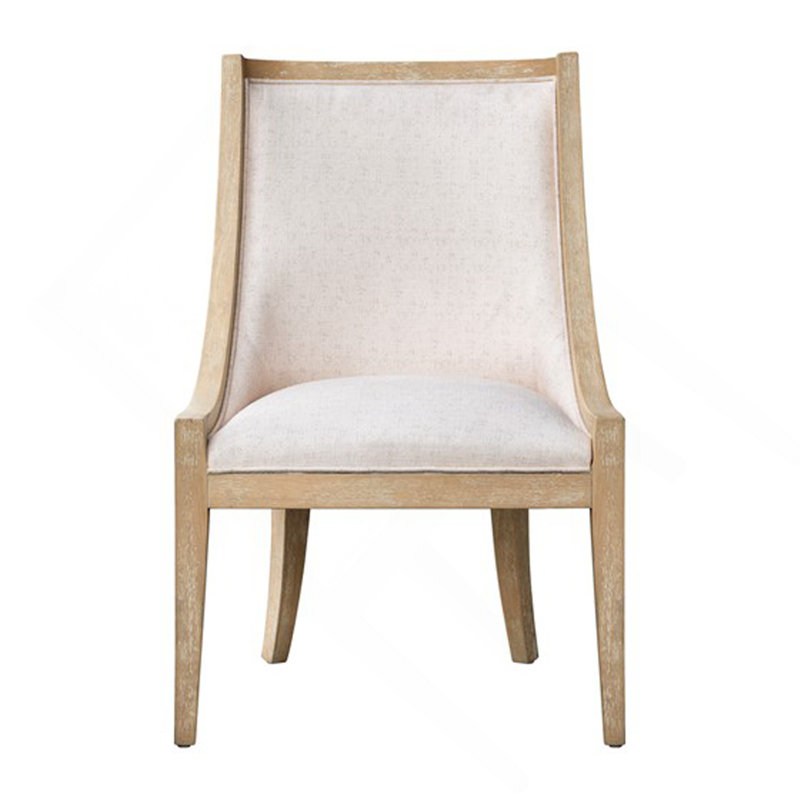 Chaise rembourrée avec garniture cloutée