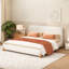 Élégant lit tapissier Boucle, une pièce maîtresse de chambre luxueuse et confortable, très grand-986793086