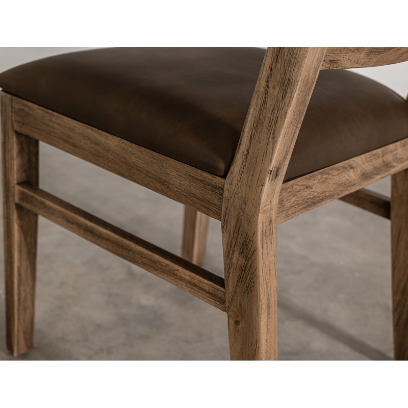 Chaise rembourrée en bois