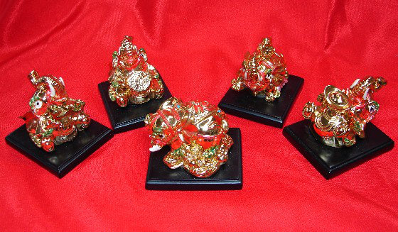 Ensemble de 5 figurines d'éléphants