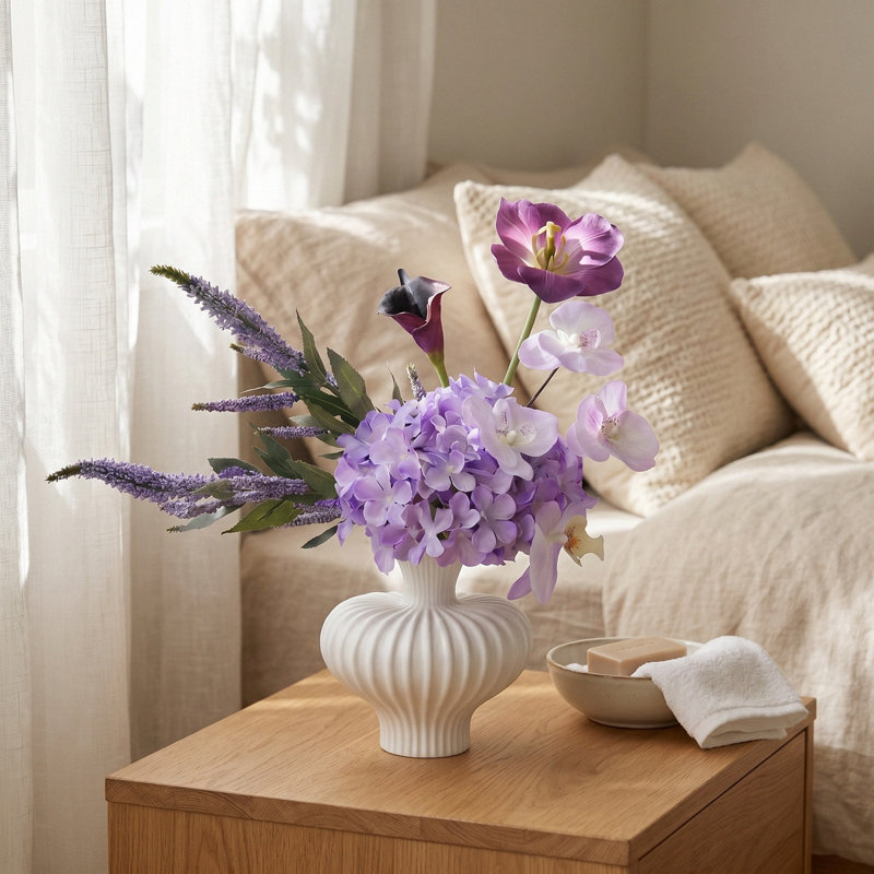 Arrangement de fleurs artificielles mauves de 15,7 à 19,7 po, bouquet de fausses fleurs d'hortensias et de callas dans un vase en céramique pour un décor de table moderne