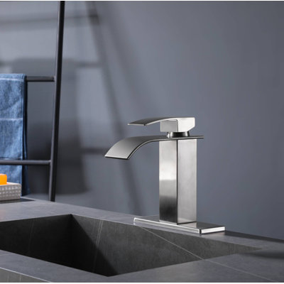 Single Hole Bathroom Faucet with Drain Assembly