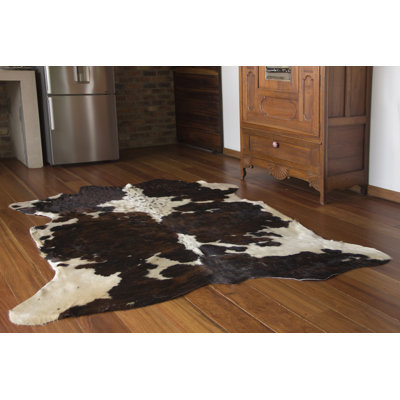 Nebraska Cowhide Indoor Rug