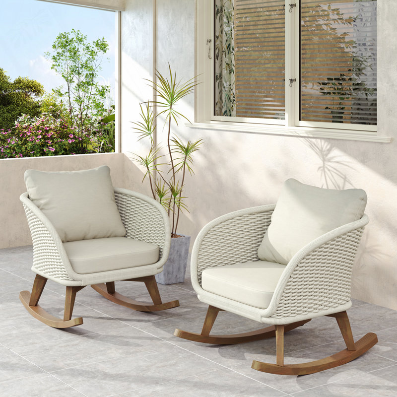 Chaise berçante d'extérieur en osier et rotin, Coussin beige / structure beige