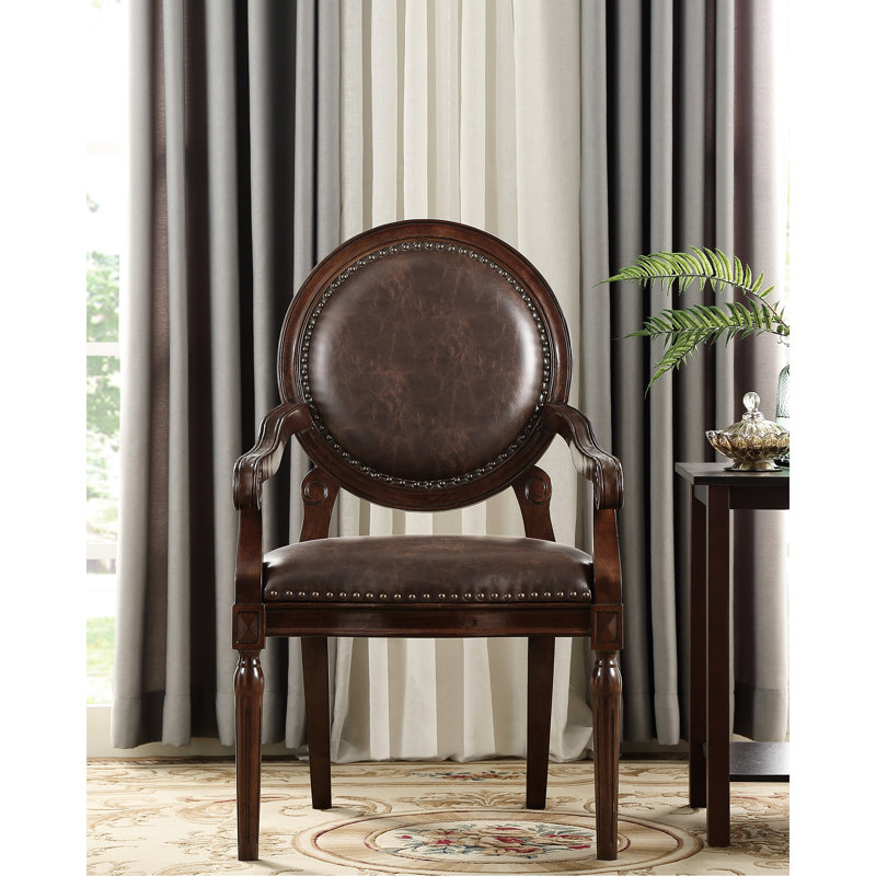 Fauteuil en similicuir brun foncé avec dossier en bois massif pour bureau traditionnel