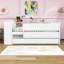 Lit de jour simple avec couchette simple, bureau latéral, tablettes et ports de charge