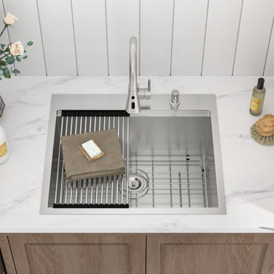 Évier utilitaire encastrable 25 po L 25 po x l 22 po avec robinet coulissant et distributeur de savon