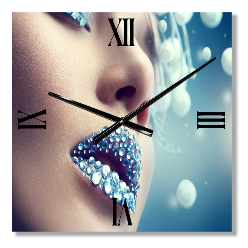 Gros plan sur une horloge murale, Moyen