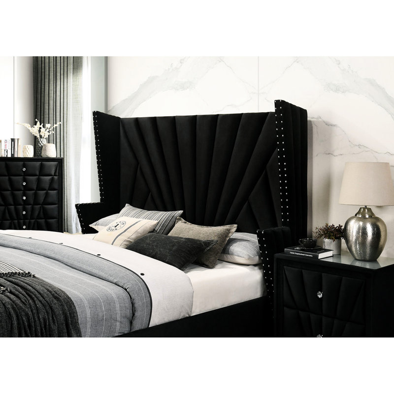 Lit pour grand lit avec tête de lit tapissier à oreilles en tissu noir, structure en bois massif, garniture cloutée, acrylique imitation cristal, conception transitionnelle inspirée de l'art