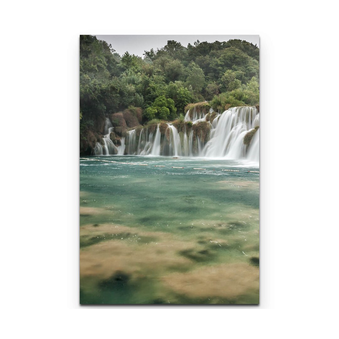 Leinwandbild Kroatischer Wasserfall an einem Wolkigem Tag