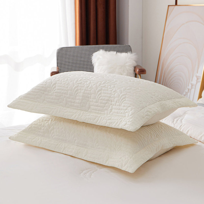 Taies décoratives matelassées à motif floral, Blanc cassé / feuilles, 20 po x 26 po