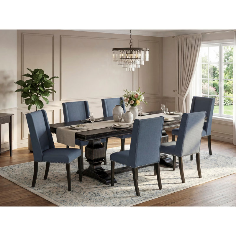 Cet ensemble de salle à manger 7 pièces se compose d'une table de petit-déjeuner et de 6 chaises de salle à manger en tissu de lin bleu minéral avec dossier rembourré au fini noir sablé.
