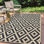 Tapis d'extérieur géométriques noirs et beiges avec motif en croix