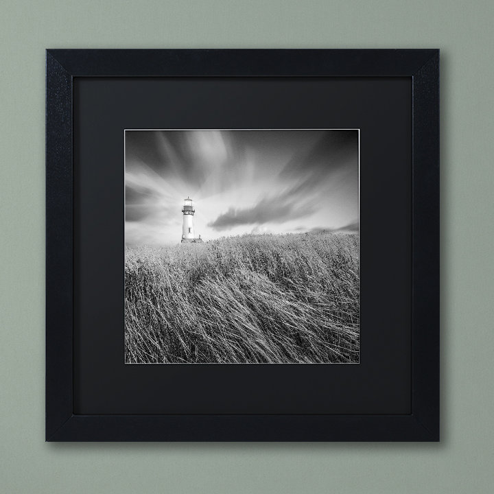 « yaquina phare iii » par moises, reproduction de photo encadrée, H 11 po x l 14 po x P 0,5 po, Noir