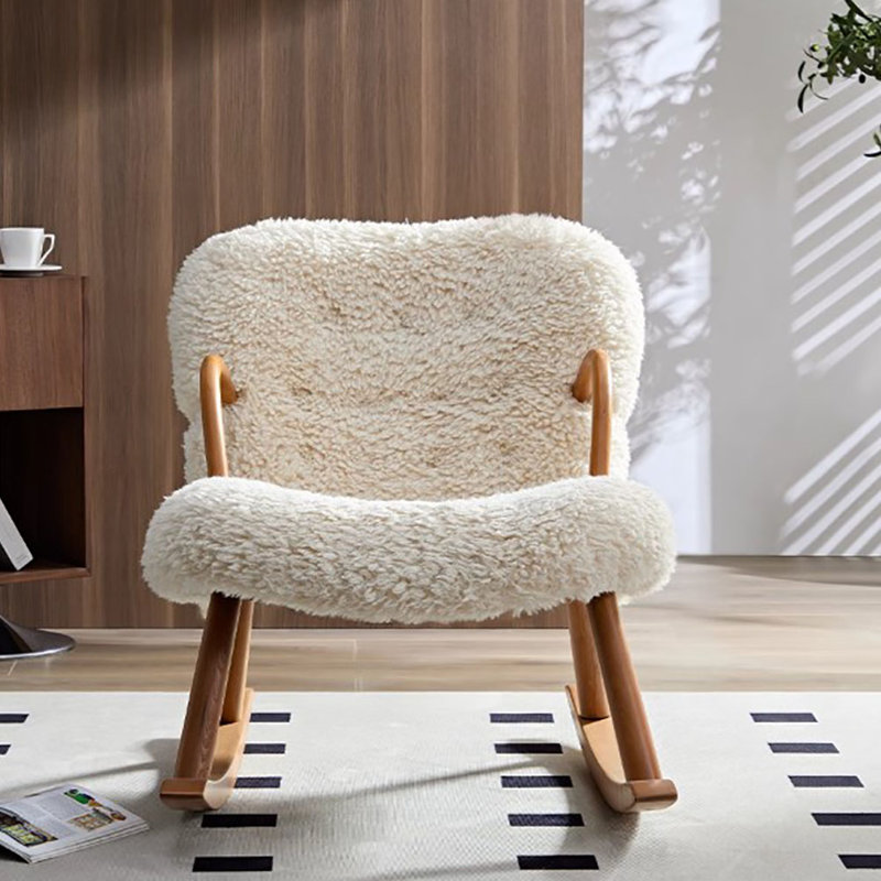 Chaise berçante moderne et luxueuse