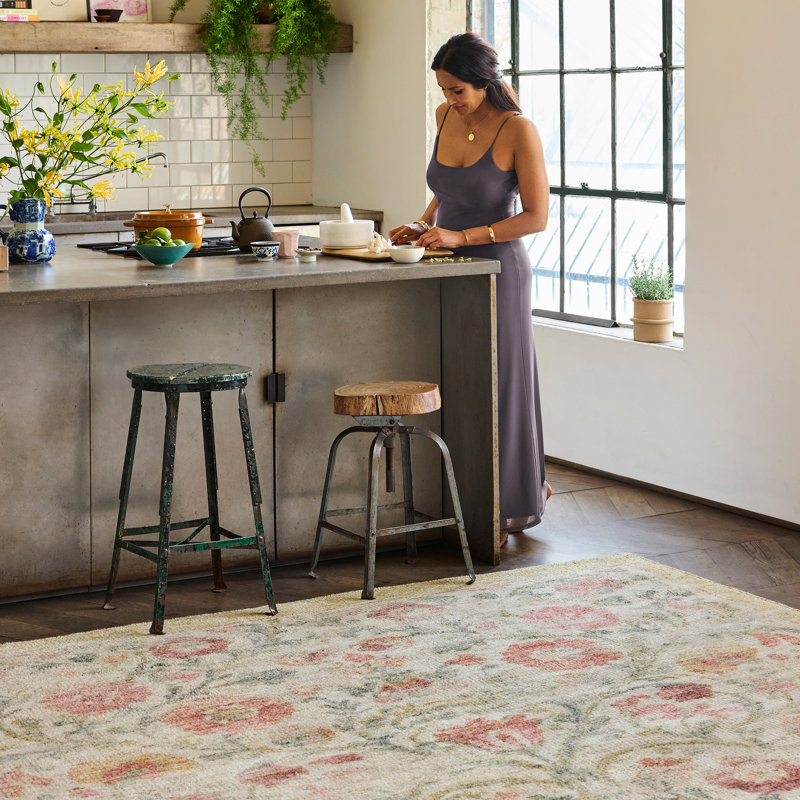Sufi Hand-Tufted Floral Motif Wool-Blend Rug, Rectangle 7'6" x 9'6"
