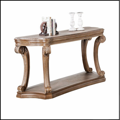 Table basse de style transitionnel avec grande tablette ouverte, pieds en volute et moulures dentelées, fini chêne, pour des espaces de vie élégants.
