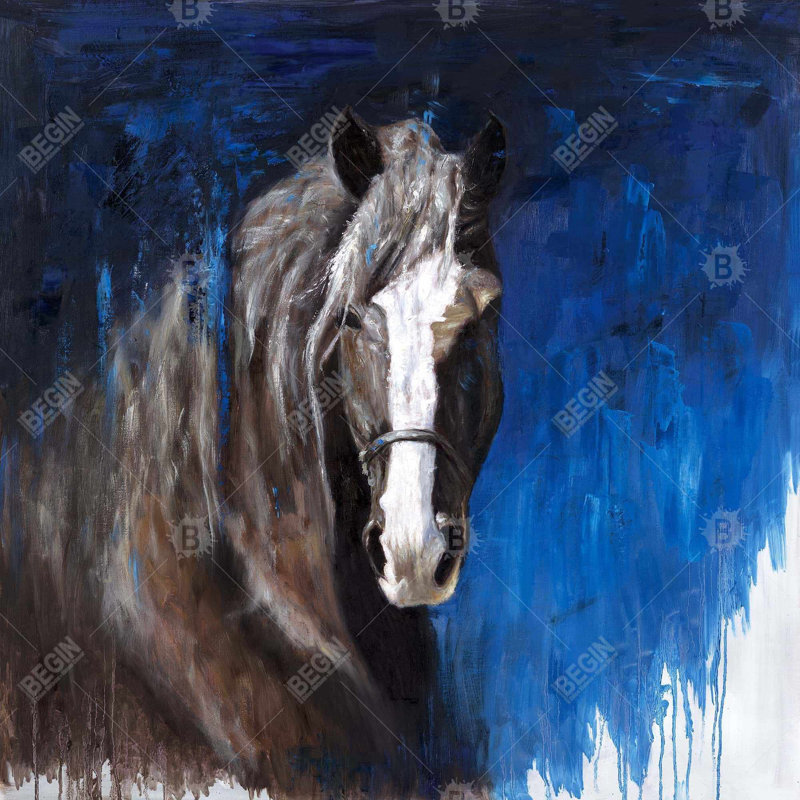 «Cheval brun sur fond bleu»