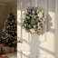 Couronne de Noël 30 po avec hortensias, ornements et boucles