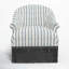 Fauteuil demi-tonneau en coton avec accoudoirs roulés encastrés et pieds en bois massif Callie-237449567-237449634
