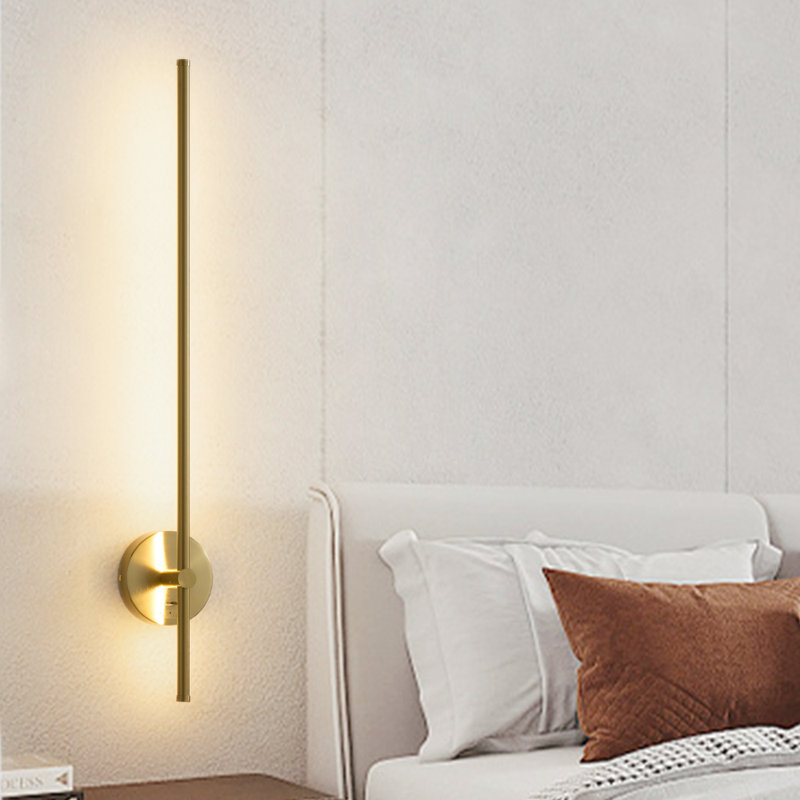 Applique murale en aluminium à intensité variable avec rotation de 350 degrés Betti, Or, H 31,5 po x l 4,72 po x P 3,74 po
