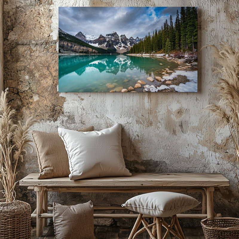 Toile, "Un lac alpin à couper le souffle" avec art corporel turquoise vif reflétant la neige dramatique, H 30 po x l 30 po
