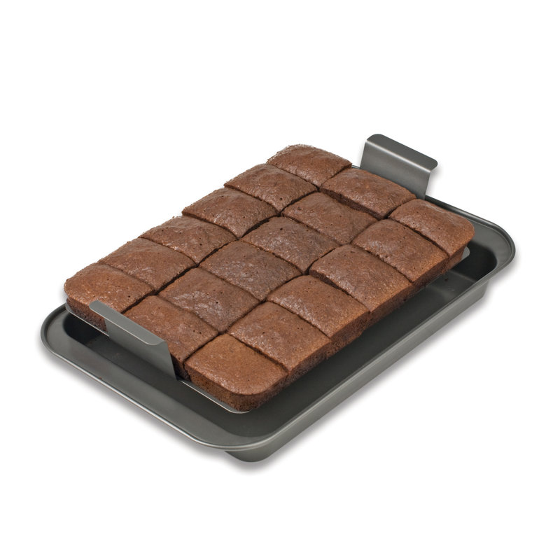 Chicago Metallic Non-Stick Carbon Steel Mould with Lid