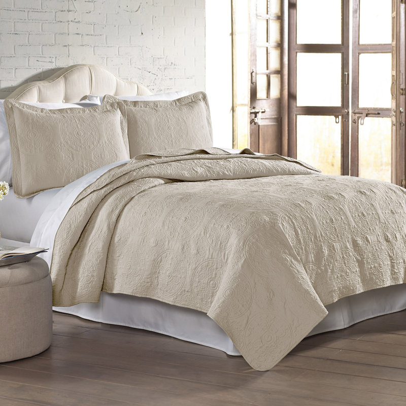Medallion Quilt Set, King Quilt + 2 King Shams, Sand