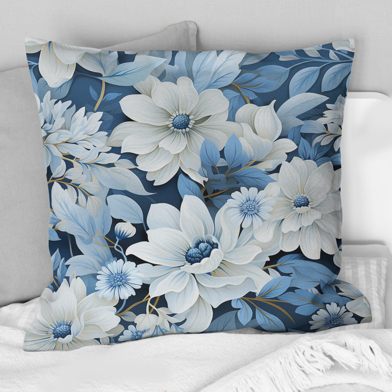 Coussin décoratif imprimé floral bleu et blanc III, H 18 po x l 18 po