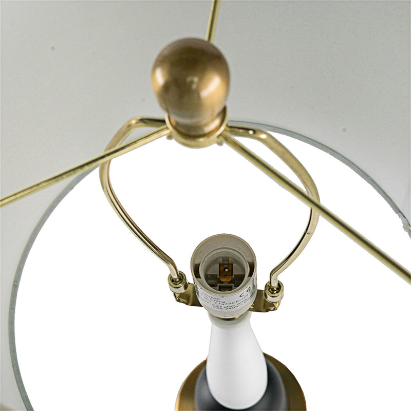 Lampe de table en métal