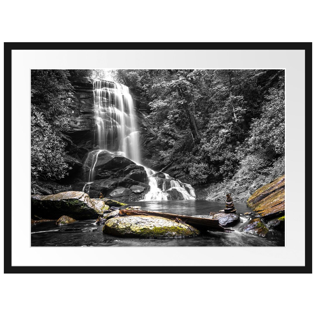 Gerahmtes Poster Schöner Wasserfall mit Steinturm