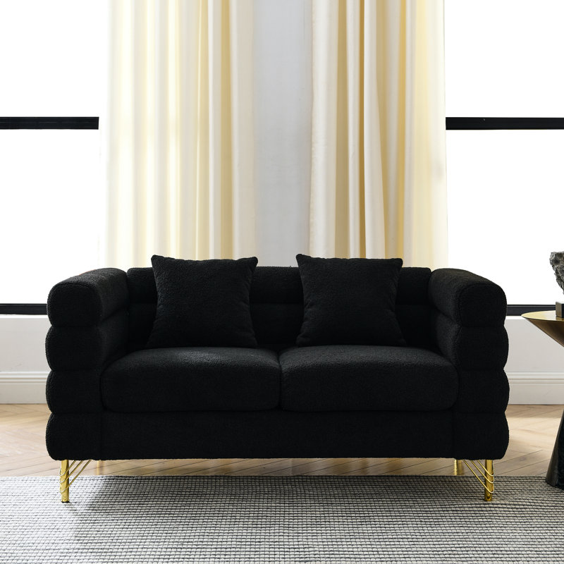 Canapé modulaire 60 pouces 2 places avec tissu noir doux, sièges profonds, pieds en métal doré et coussins lombaires, salon moderne au design épuré, sièges inspirés par l'art