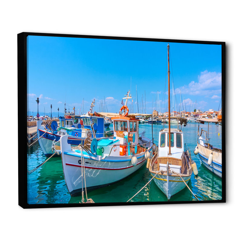Bateaux de pêche au port en Grèce - impression d'art mural paysage côtier, H 30 po x l 40 po x P 1,5 po, Cadre flottant noir