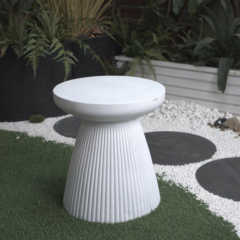 Table d'appoint moderne pour l'intérieur et l'extérieur