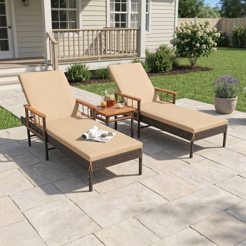 Ensemble 3 pièces de chaises longues d'extérieur résistantes aux intempéries pour la détente au bord de la piscine