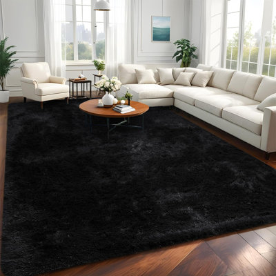 Tapis noir doux à poils longs
