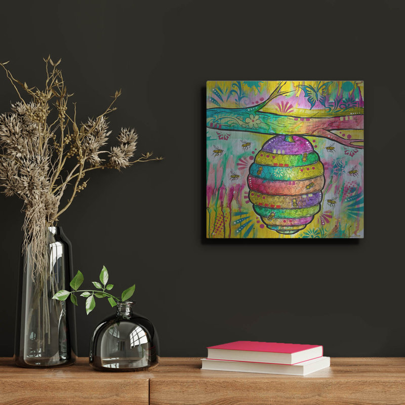 «Beehive» par Dean Russo, H 12 po x l 12 po