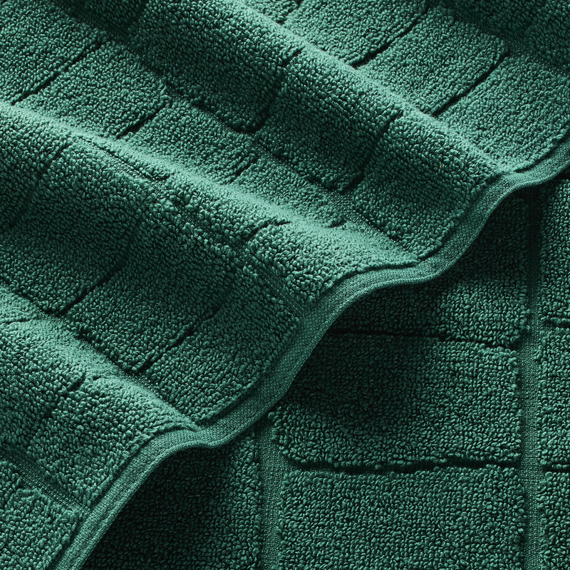 Lacoste Croc Scale 100% Cotton Jacquard Washcloth, Soft, Highly Absorbent & Low Linting Face Cloth with Embroidered Crocodile Logo, Croc Green