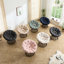Fauteuil pivotant confortable à 360° avec coussin rose épais et moelleux, structure marron et finition thermolaquée, pour salon, revêtement en velours côtelé, idéal pour la lecture