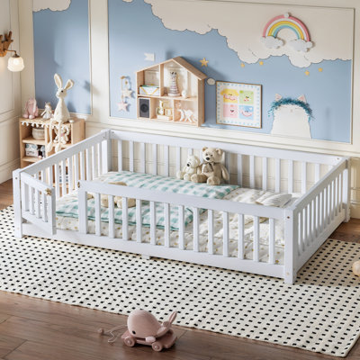 Lit double avec barrière de sécurité et porte pour enfants