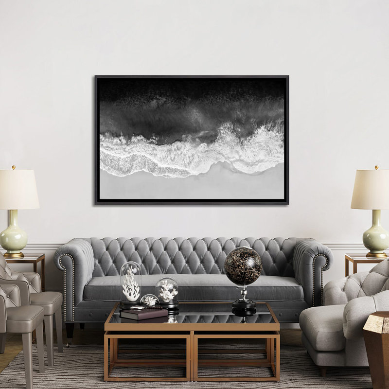 Vagues en noir, gris et blanc par Maggie Olsen, H 40 po x l 60 po, Noir patiné, Impression encadrée