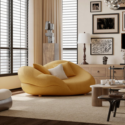 Canapé moderne et minimaliste de style crème