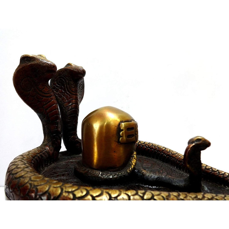 Molto Shiva Linga avec trois serpents